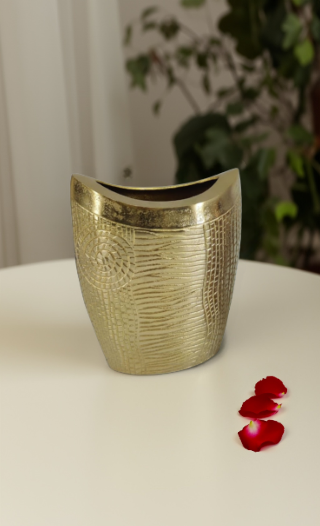 Shataj Decorative Crocodile-Textured Aluminum Vase