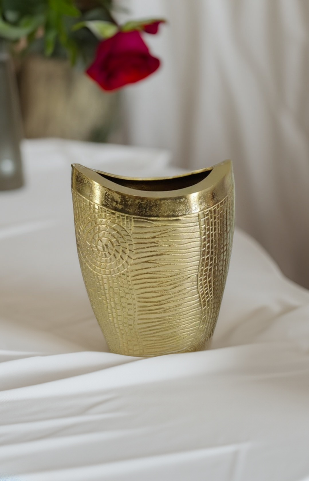 Shataj Decorative Crocodile-Textured Aluminum Vase